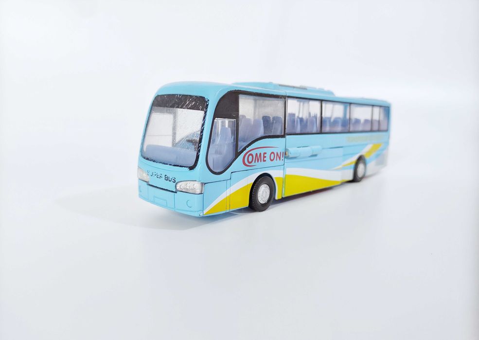 продам игрушку автобус-трансформер