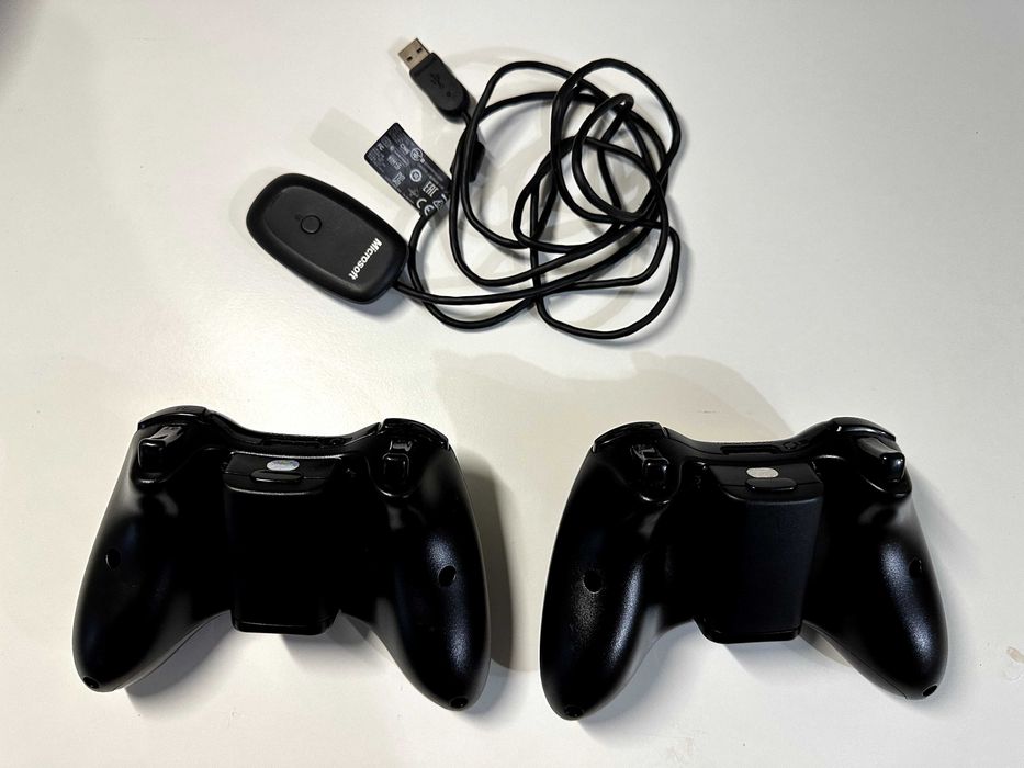 2 controllere Xbox 360 wireless + receiver USB Microsoft pentru PC