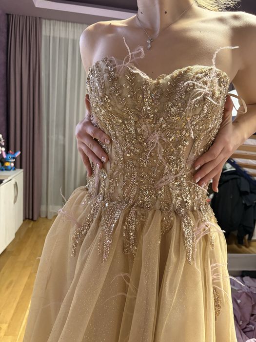 Къся бална рокля