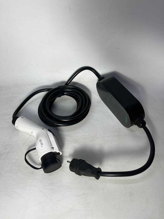 Зарядные устроиства на электромобиль и гибрид