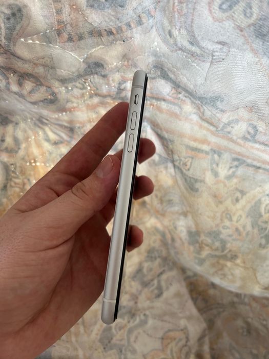 iPhone XR 64GB хороший состоянии