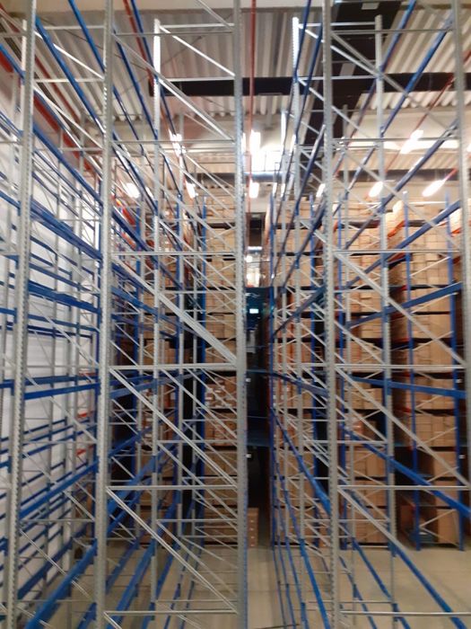 Rafturi depozitare arhiva