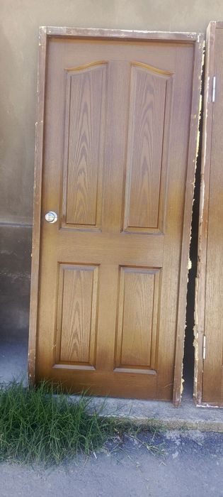 Срочно Предаётся  двери 100000 сум