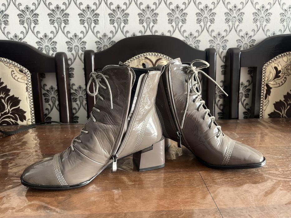 Полусапожки лакированные