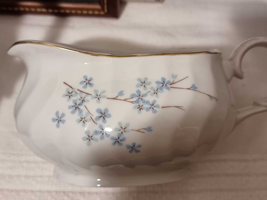 Порцеланов супник и сосиера Китка
