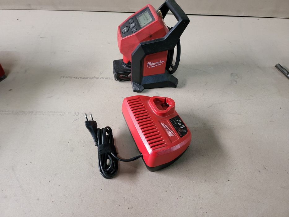 Compresor de aer Milwaukee M12 BI