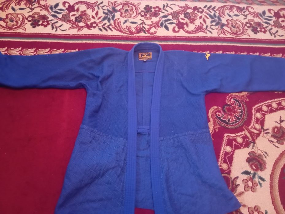 продам кимоно для дзюдо MIZUNO