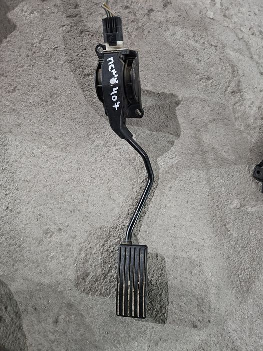 Педал за газта на Пежо 407 2.2hdi