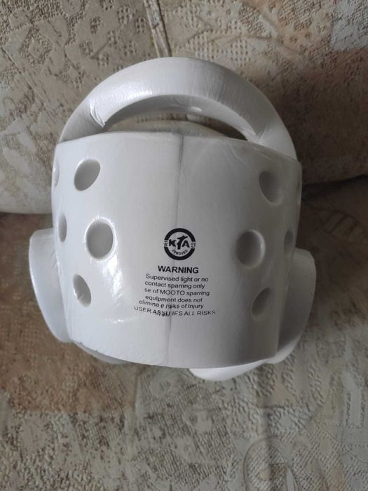 Продам новый защитный шлем.