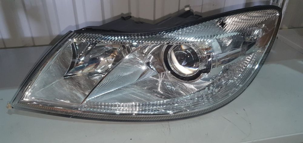 Far stânga Skoda Octavia II - 06.13