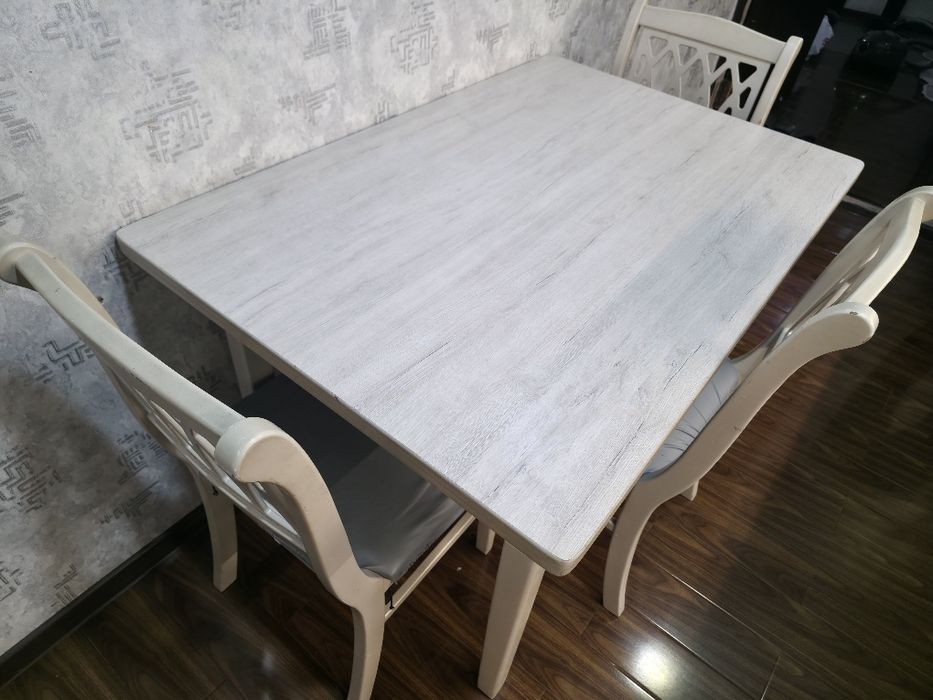 Oshxona uchun stol va stullar (6 dona)