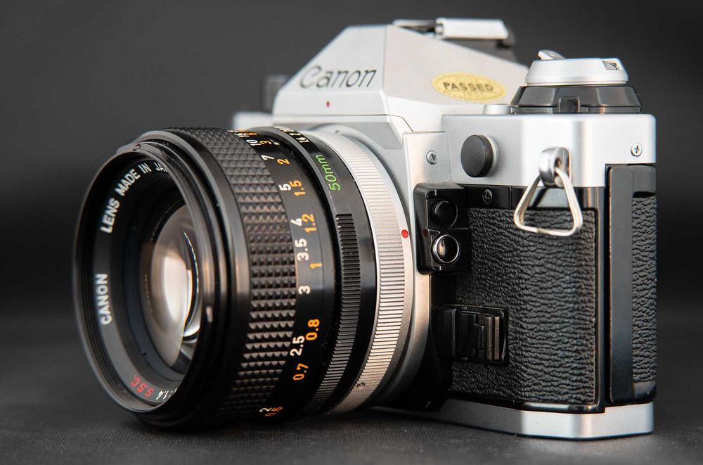 Aparat fotofilm Canon AE-1 Program cu obiectiv Canon 50mm 1.4 S.S.C