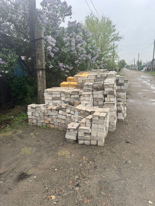 Продам кирпич б/у более 1000 шт