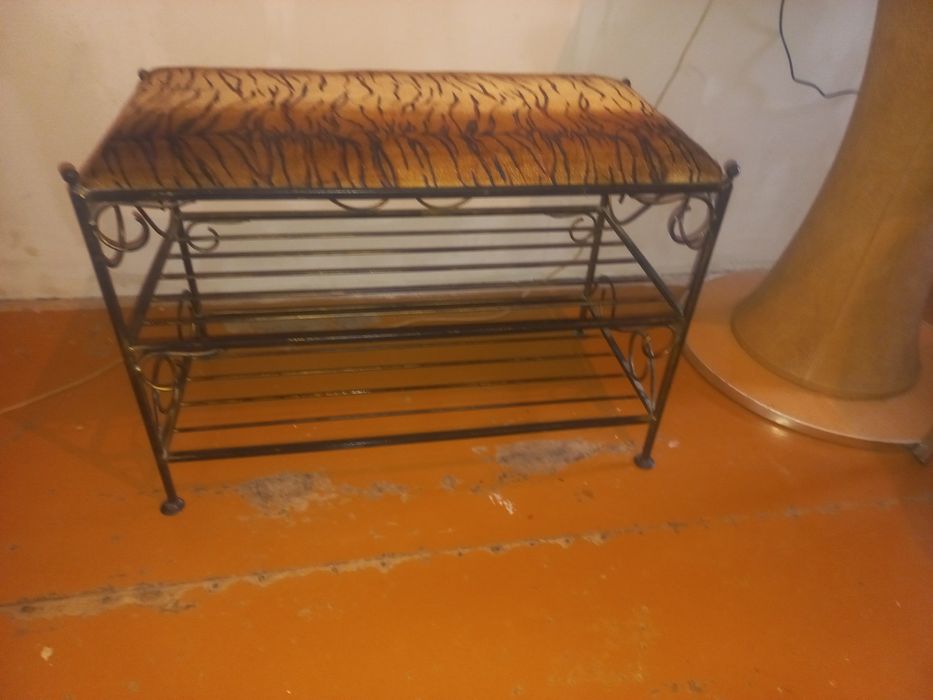 Стол,зеркало,прихожая сапожок