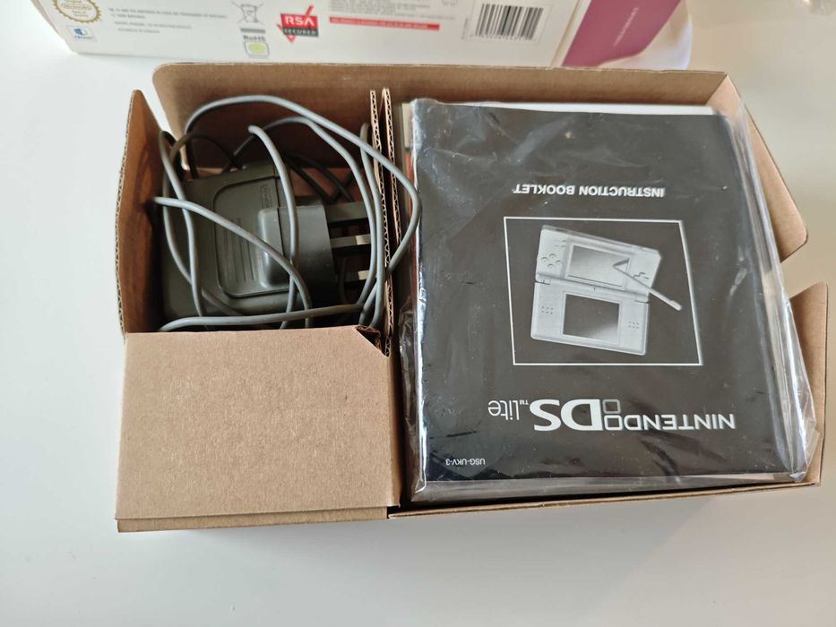 Nintendo DS Lite - качени много игри