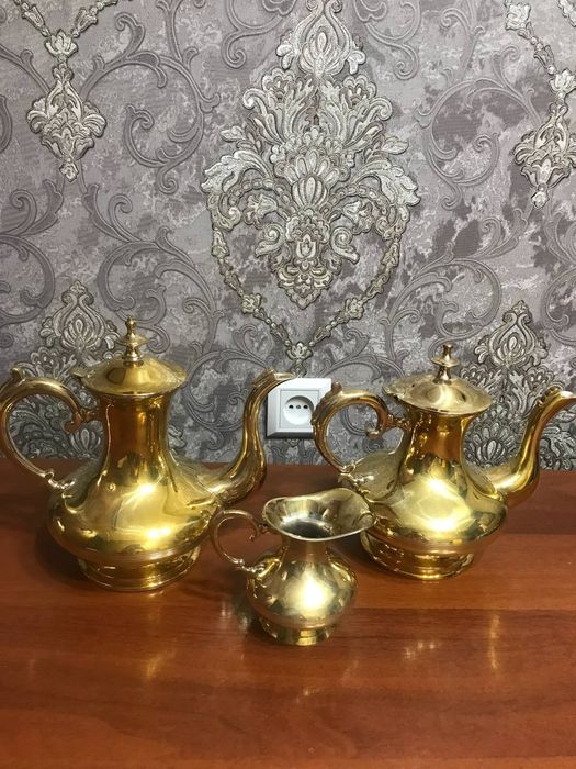 Наборы мельхиор чайно кофейные.Ведро для шампанского.Масленка помидор