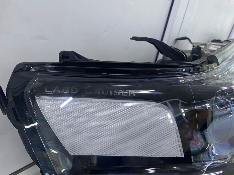 Фара Toyota Land Cruiser 200 бу оргинал