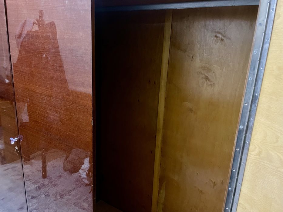 Шкаф со времен СССР.