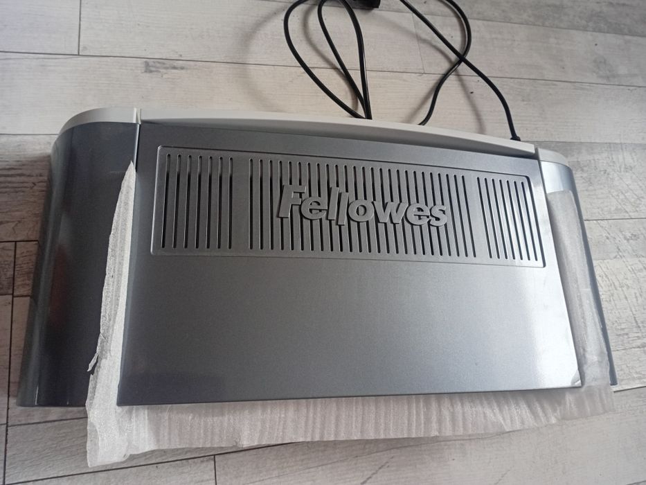 Aparat de laminare nou