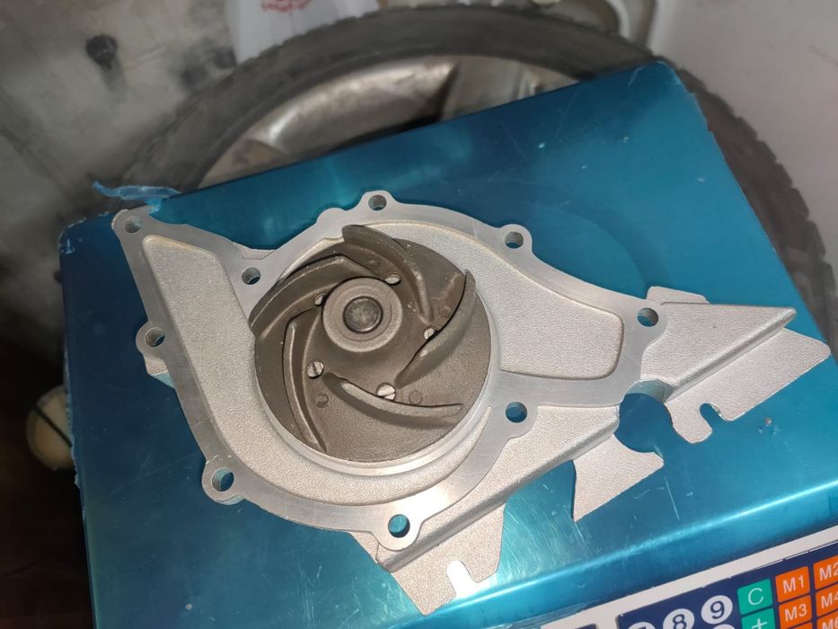 Помпа inna на Ауди а6с5 2.4 2.7,2.8.