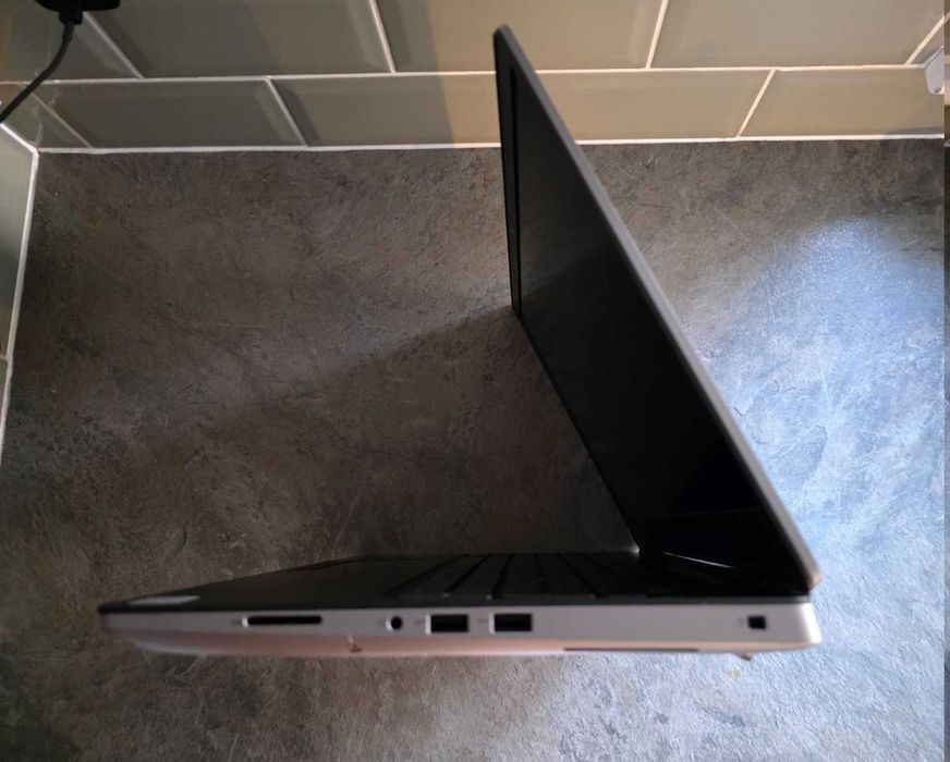 лаптоп Dell 7550