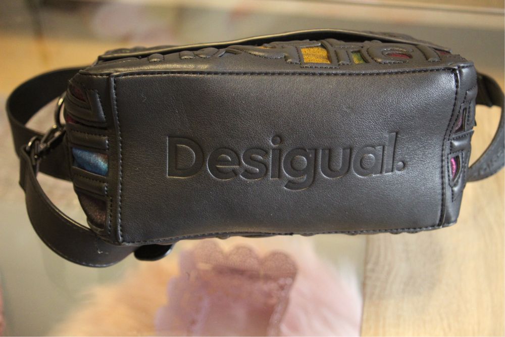 Geanta desigual medie