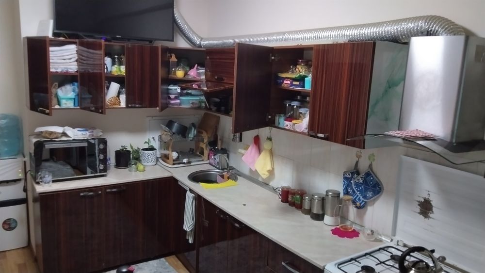 Burchakli uglovoy oshxona jihozi sotiladi Продаётся кухонный гарнитур