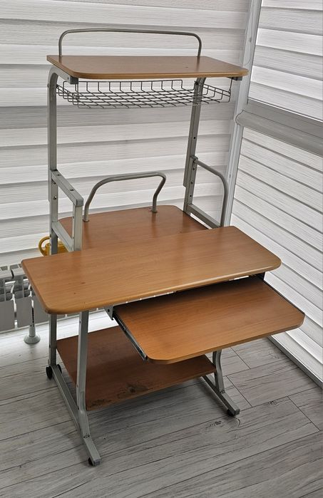 Компьютерный стол.