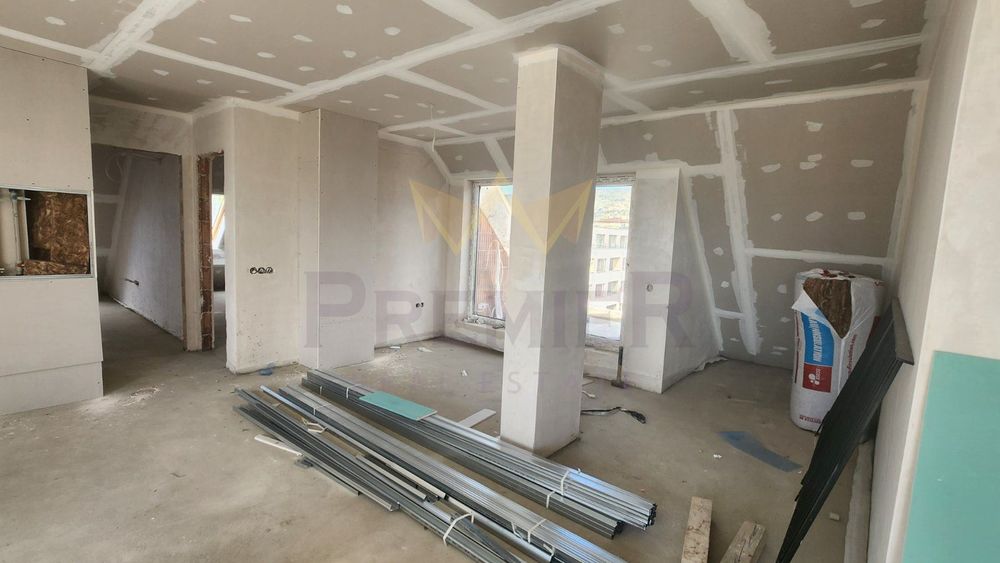 Продава се Четиристаен апартамент в Варна, Изгрев - 163 кв.м за 1532 €/кв.м - Снимка #1