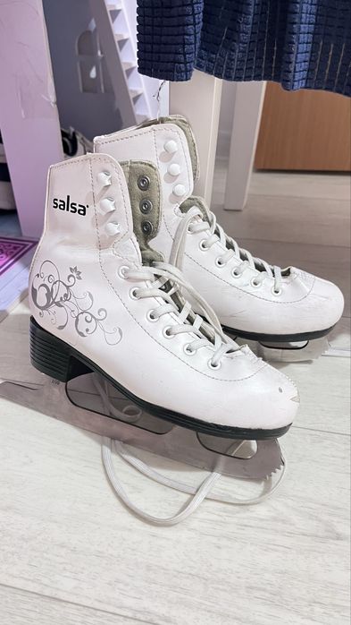 Продам коньки за 4000