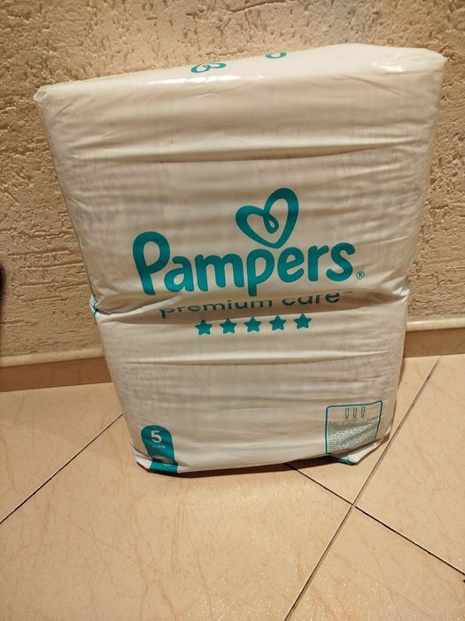 Затворен пакет Pampers premium care 74 броя номер 5
