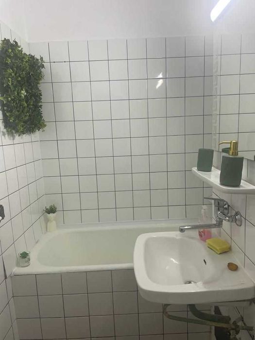 Inchiriez apartament 2 camere, decomandat, spatios, complet mobilat