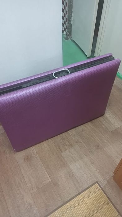 Продам кушетку.   .