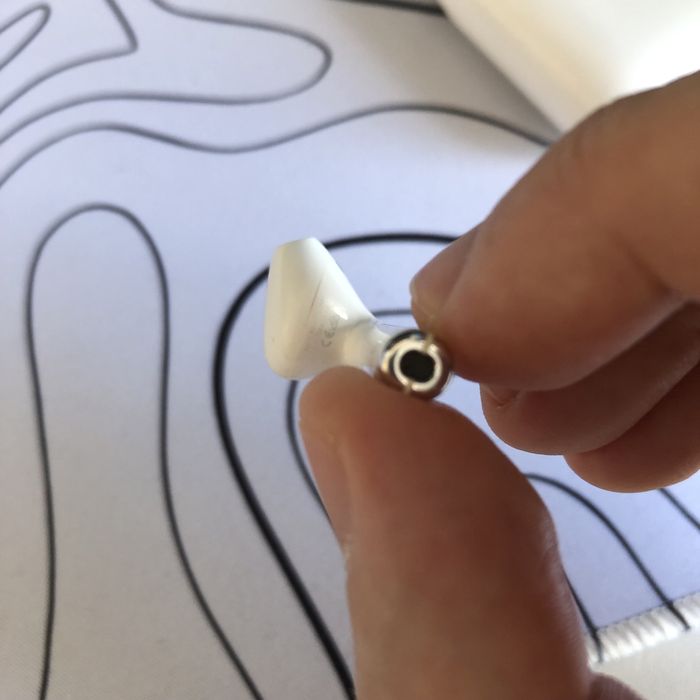 Airpods 2 (кейс и левый наушник)