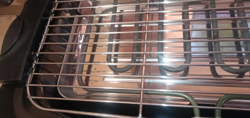 Russell Hobbs 2-в-1 грил: стояща скара и барбекю на маса