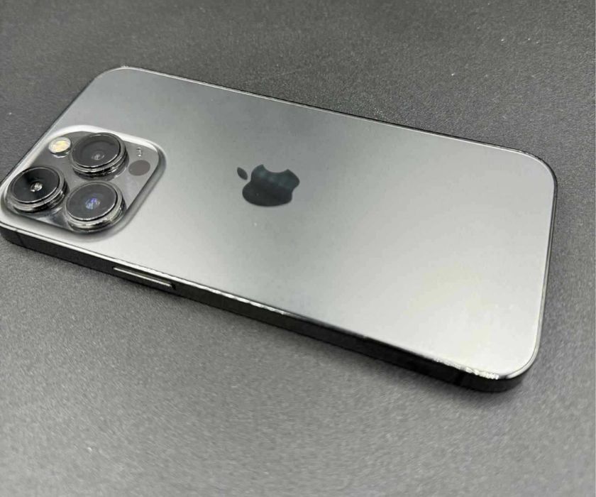 iPhone 13 PRO • 256 GB • 93% Bateria