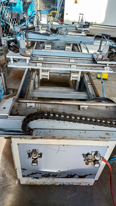 Пневматична преса за зглопка на вра,прозо,шкав,рамки,2560/890,на 2 час