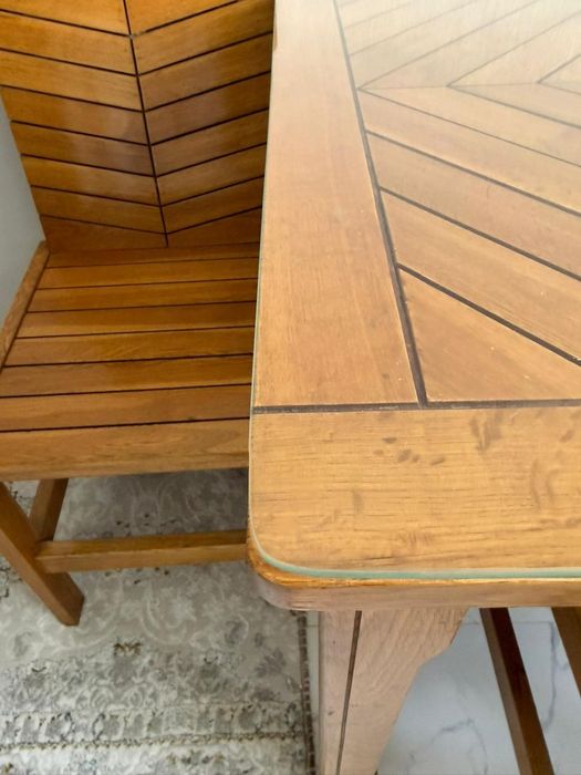 Продам дубовый стол +4 стула