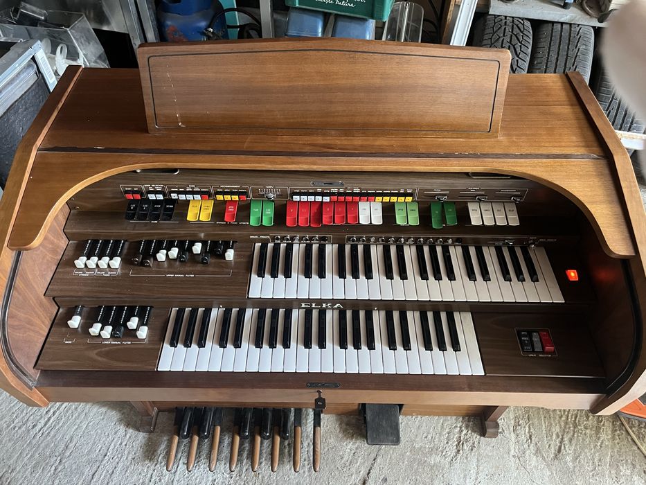 Pianina ELKA , impecabila