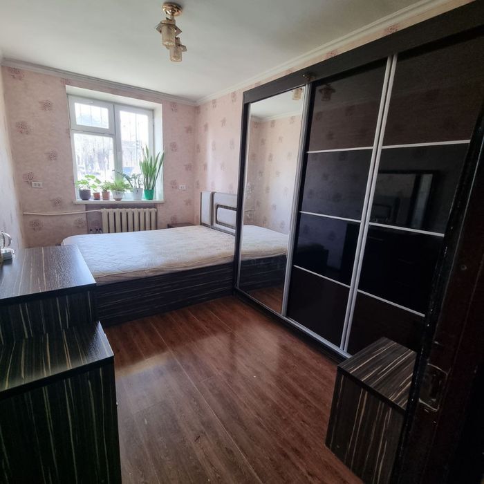 Шкаф купе, кровать, туалетный столик, 2 тумбочки по цене одного