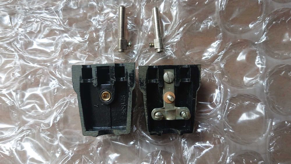 Нови старо производство щекери и щепсели.