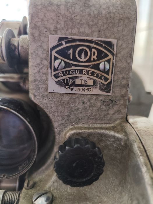Vând aparat de proiectie vintage cu peliculă de 16 mm