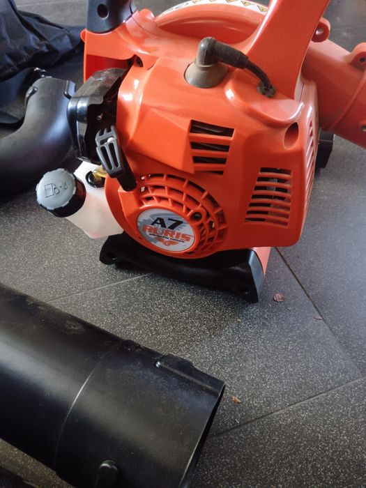 Suflantă-Aspirator frunze pe benzina