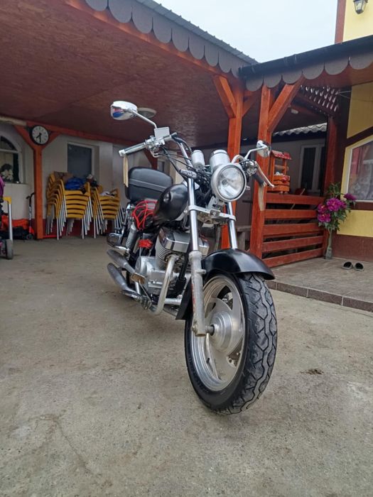 Vând motocicletă Lifan motor 250 cc 2 cilindri