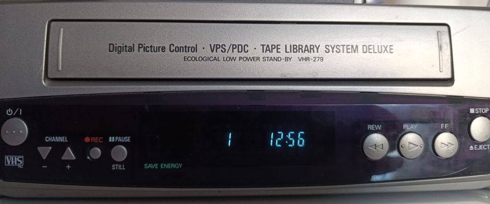 Vând videorecorder sanyo în stare bună