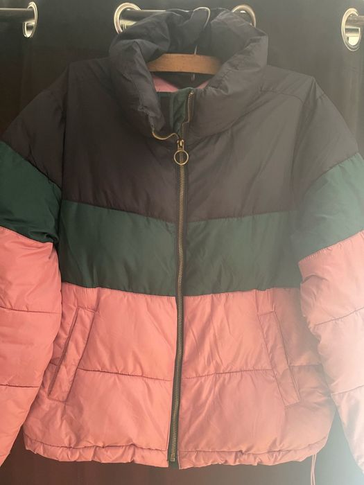 Vând geaca holister