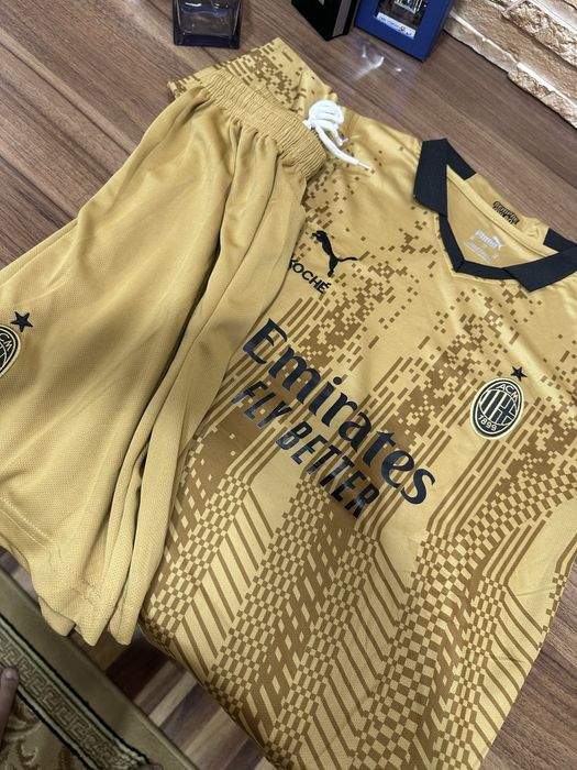 Продам футбольные формы (любые которые скажите)