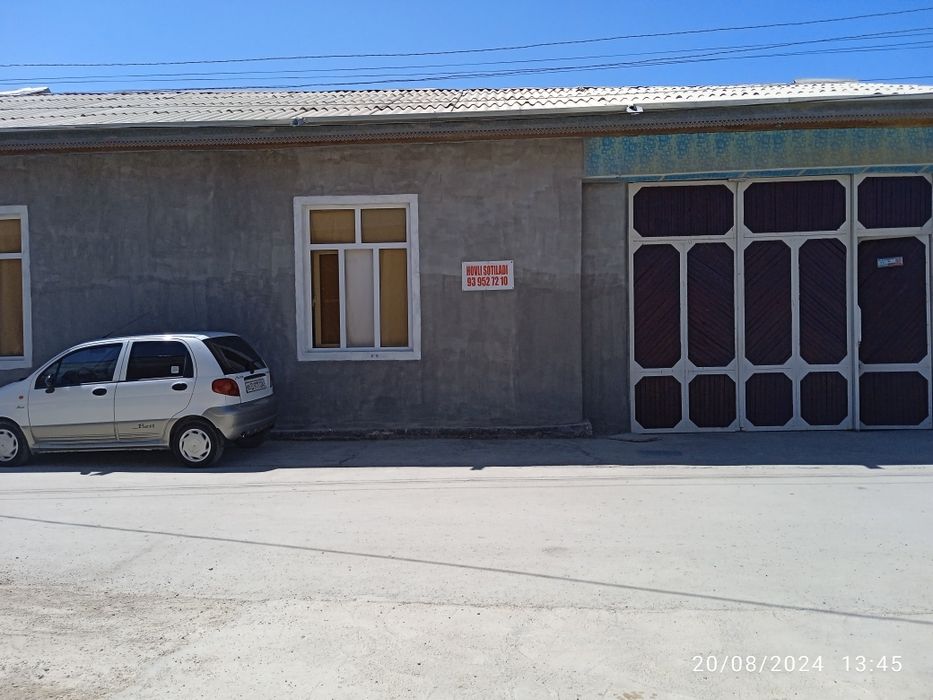 Hovli srochni sotiladi hamma joyi yaxshi