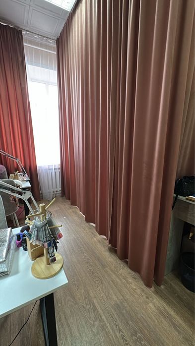 Сдаю стол для мастера nail мастера