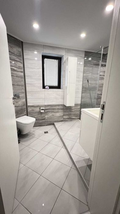 Собственик продава  масивна двуетажна къща с гараж в гр. Мартен